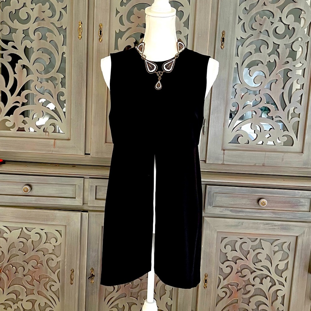 Elizabeth and James black crepe tunic top M